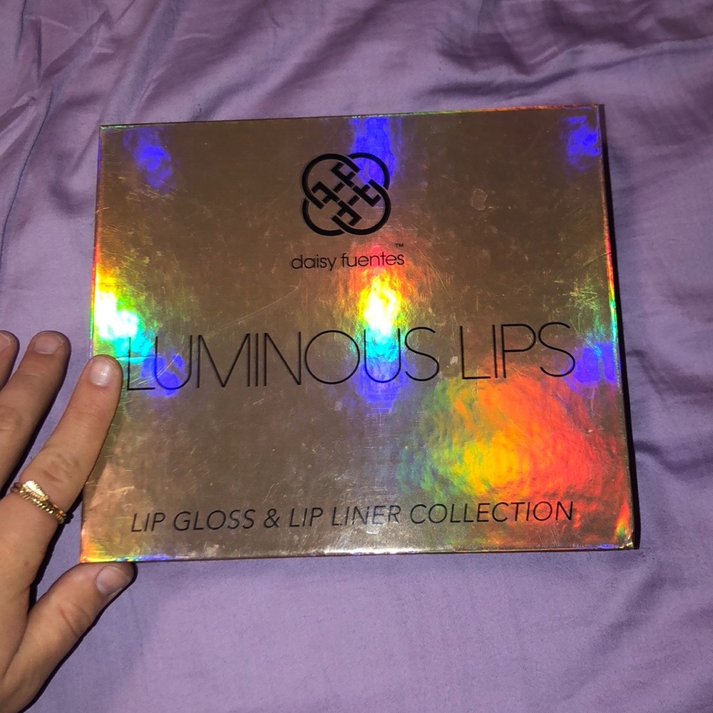 Luminous Lips- Lip Gloss & Lip Liner Collection